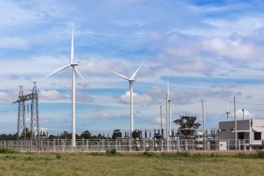 yüksek gerilim elektrik pilon Trafo Merkezi için yenilenebilir rüzgar enerjisi ile elektrik üreten rüzgar türbinleri