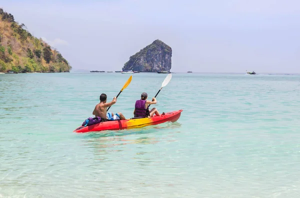 Couple Paddling Kayak Andaman Sea Phi Phi Island Krabi Thailand — Stock Photo, Image