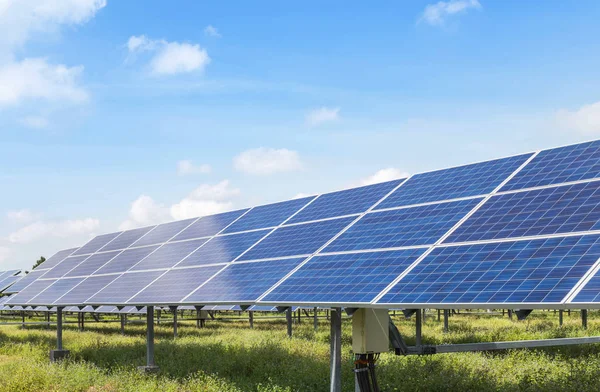 Polykristalline Silizium Solarzellen Oder Photovoltaik Solarkraftwerken Drehen Sich Himmelwärts Und — Stockfoto