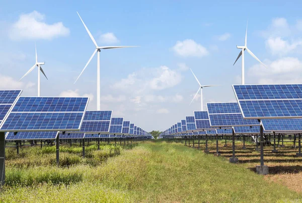 güneş panelleri ve rüzgar türbinleri hibrid santral sistemleri santrali içinde elektrik 