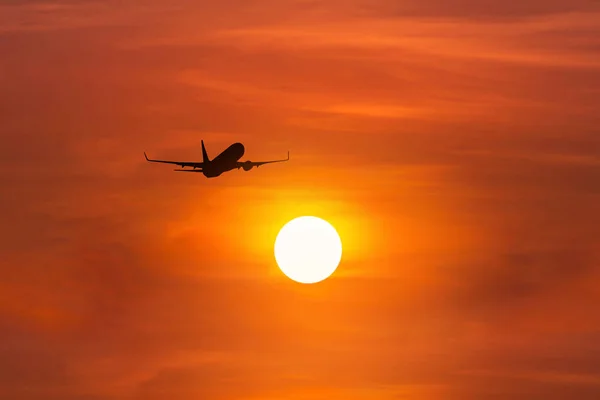 Avión Pasajeros Silueta Volando Hacia Cielo Gran Altitud Por Encima — Foto de Stock