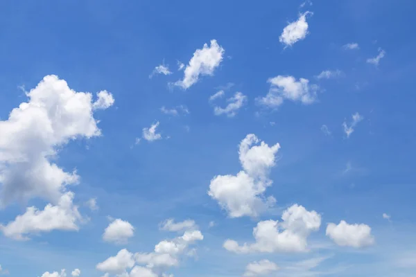 Abstraktní Bílá Oblaka Jasné Modré Obloze Pozadí Tropech — Stock fotografie