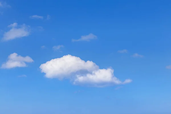 Nubes Blancas Abstractas Sobre Fondo Cielo Azul Claro Clima Tropical — Foto de Stock