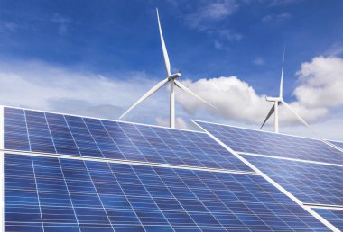 polikristalin silikon güneş panelleri ve rüzgar türbinleri hibrid santral sistemleri istasyonu alternatif yenilenebilir enerji doğal mavi gökyüzü üzerinde elektrik üretme 