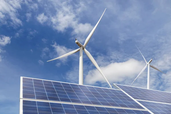 Ogniwa Słoneczne Turbin Wiatrowych Generujących Hybrydowych Elektrowni Systemów Stacji Błękitne — Zdjęcie stockowe