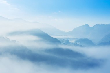 Sunrise sabah beyaz sis Dağı Yaylası Kuzey Tayland ile 