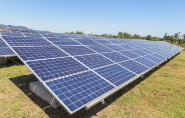                  Güneş Pilleri ya da fotovoltaik satır dizi kadar güneş Santrali alternatif temiz yenilenebilir enerji verimliliği kapatın