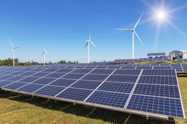 polikristalin silikon güneş panelleri ve rüzgar türbinleri elektrik hibrid santral Sistemleri üreten doğal alternatif yenilenebilir enerji istasyonu 