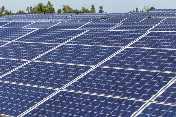 Güneş Pilleri ya da fotovoltaik satır dizi kadar güneş Santrali alternatif temiz yenilenebilir enerji verimliliği kapatın