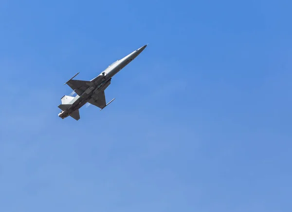 Aviones Militares Caza Jet Que Vuelan Con Alta Velocidad Cielo — Foto de Stock