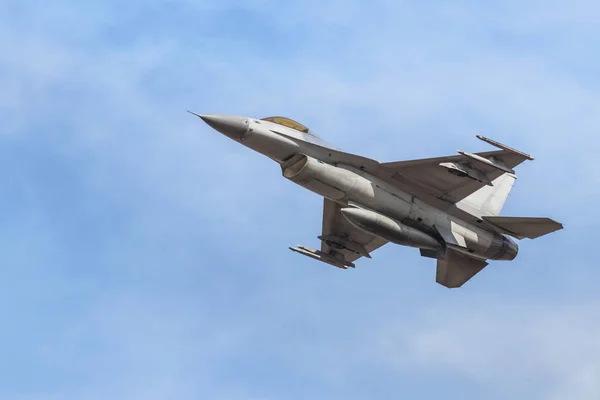 Avión Combate Jet Militar Que Vuela Con Alta Velocidad Cielo — Foto de Stock