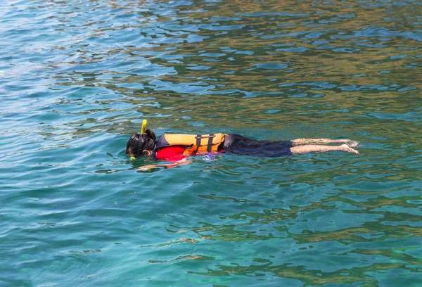 Tourist Snorkeling Life Jacket Enjoy Coral Andaman Sea Phi Phi — Stock Photo, Image