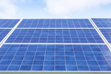            Güneş hücre satır dizi kapatmak ya da fotovoltaik güneş güç istasyonu ışık enerjisini güneşten elektrik alternatif yenilenebilir temiz enerji verimliliği güneşten dönüştürmek