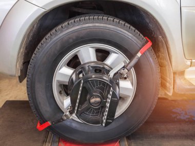 Araba tekerlek hizalama bakım için toplam servis istasyonu Merkezi 