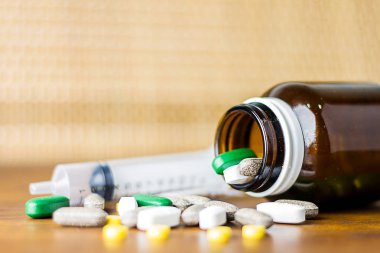 Tedavi için ilaç reçetesi. İlaç, sağlık için konteynırda tedavi. Eczane teması, kapsül hapları ve paketlerde ilaç antibiyotiği.. 