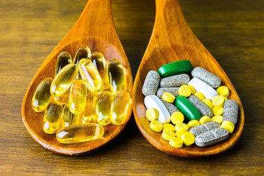 Tedavi için ilaç reçetesi. İlaç, sağlık için konteynırda tedavi. Eczane teması, kapsül hapları ve paketlerde ilaç antibiyotiği..