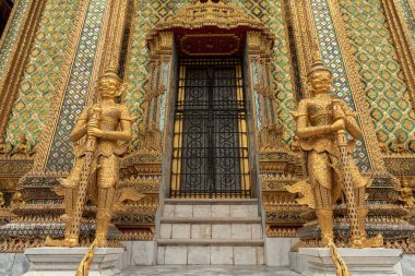 Zümrüt Buddha Tapınağındaki Muhafızlar