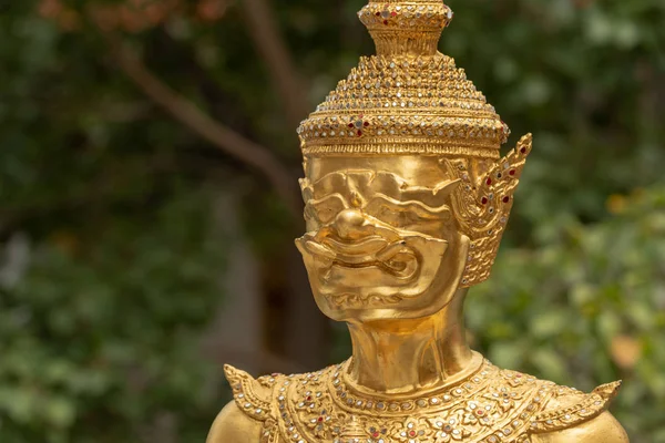 Közelkép Golden Wat Phra Kaew Őrangyaláról — Stock Fotó