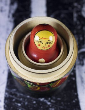 siyah ve beyaz akrilik boya tuval üzerine matrioshka eşarp Rus Bebek