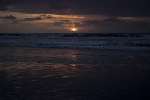 Vue Panoramique Sur Océan Pendant Coucher Soleil Avec Ciel Nuageux — Photo