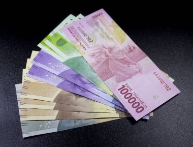 Yeni rupiah para Endonezya para birimi nakit ödeme finans