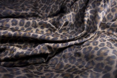 arka plan olarak leopar desenli kumaş görünümünü kapat