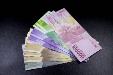 Yeni rupiah para Endonezya para birimi nakit ödeme finans