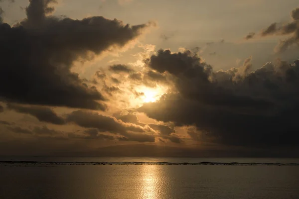 Vista Panorámica Del Océano Durante Puesta Del Sol Con Cielo —  Fotos de Stock