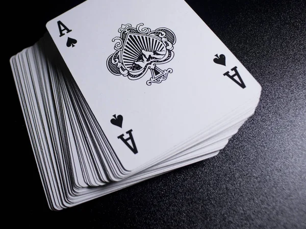 Close Van Poker Kaarten Zwarte Achtergrond — Stockfoto