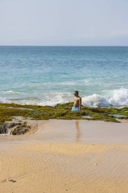 güzel bir plaj görünümü yaz tatil fotoğraf