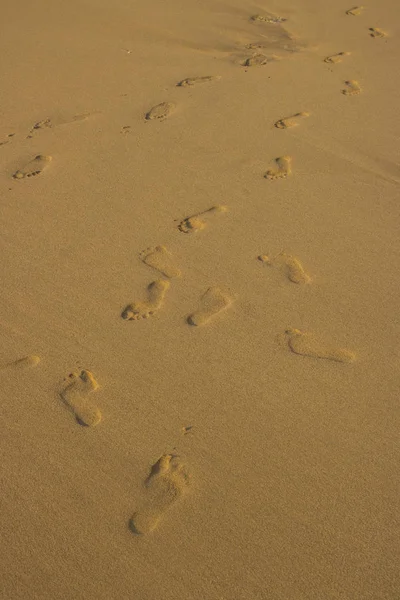 砂のビーチの写真のフット プリント — ストック写真