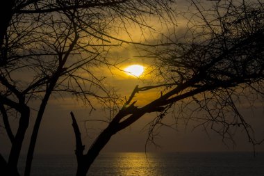 plajda, yaz tatil fotoğraf güzel gün batımı