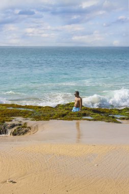 güzel bir plaj görünümü yaz tatil fotoğraf