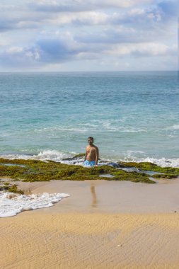 güzel bir plaj görünümü yaz tatil fotoğraf