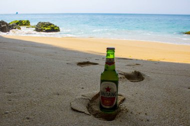 kumlu sahilde bira ile yaz tatil beach Tema