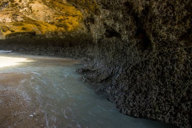 güzel bir plaj görünümü yaz tatil fotoğraf