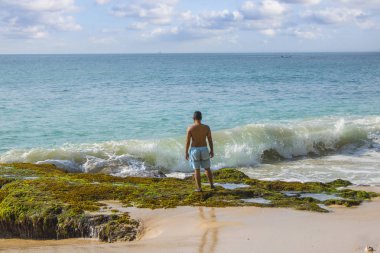 güzel bir plaj görünümü yaz tatil fotoğraf