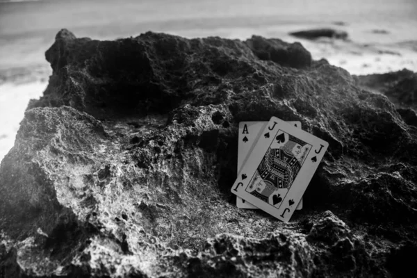 ブラック ジャック ポーカー カード ギャンブルのビーチ テーマ — ストック写真