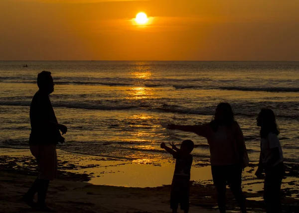 Happy Family Beach View Summer Holiday Sunset Photo — Stock Photo, Image