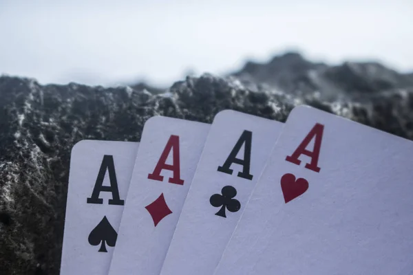 Four Kind Poker Card Glücksspiel Strand Thema — Stockfoto