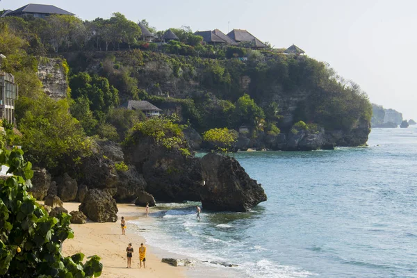 Festői Kilátással Szép Nyári Strand Közelében Óceán Bali Turisták — Stock Fotó