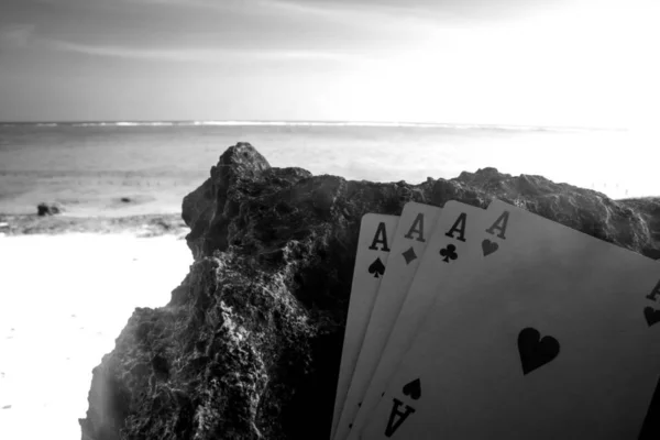 Four Kind Poker Card Glücksspiel Strand Thema — Stockfoto