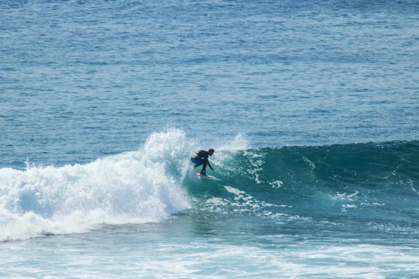 Surfista Montado Onda Oceano Tiro Movimento — Fotografia de Stock