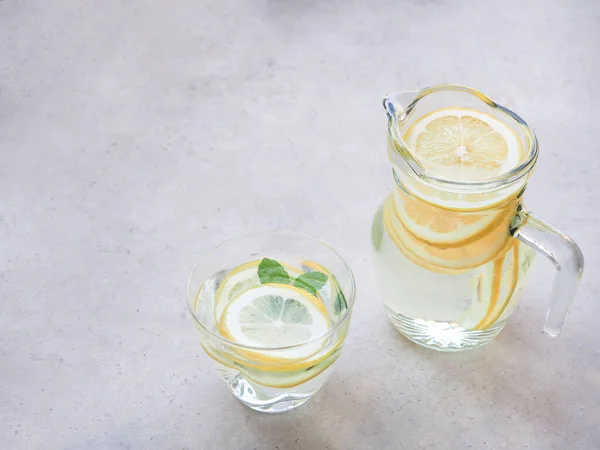Lemons Slice Water Glass Jar Mint Leaves Grey Background Drink — Stock Photo, Image