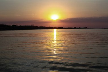 Denizüzerinde gün batımı 