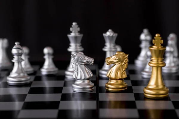 国际象棋对抗 商战理念 — 图库照片