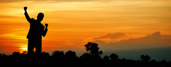 Silueta Exitoso Hombre Negocios Mostrando Mano Con Felizmente Cielo Para — Foto de Stock