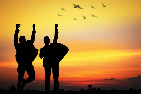 Silhueta Empresários Saltando Alegremente Para Sucesso Liberdade Conceito Felicidade — Fotografia de Stock