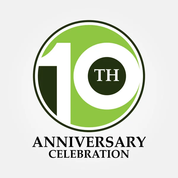 10 años de edad aniversario y la celebración de clásico círculo logotipo y — Vector de stock