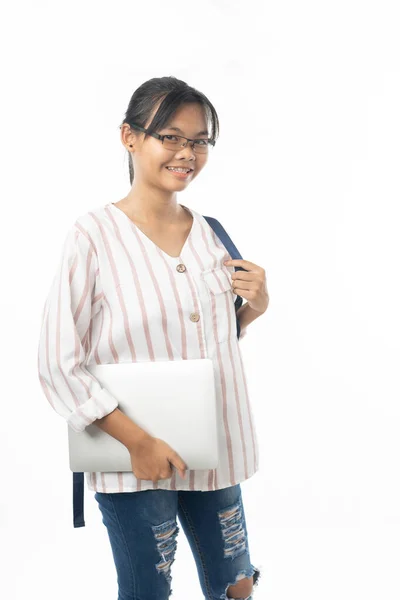 Jovem asiático menina estudante com escola saco isolado no branco backg — Fotografia de Stock